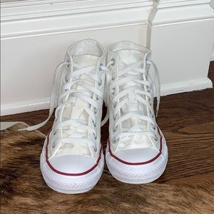 Whit high top converse